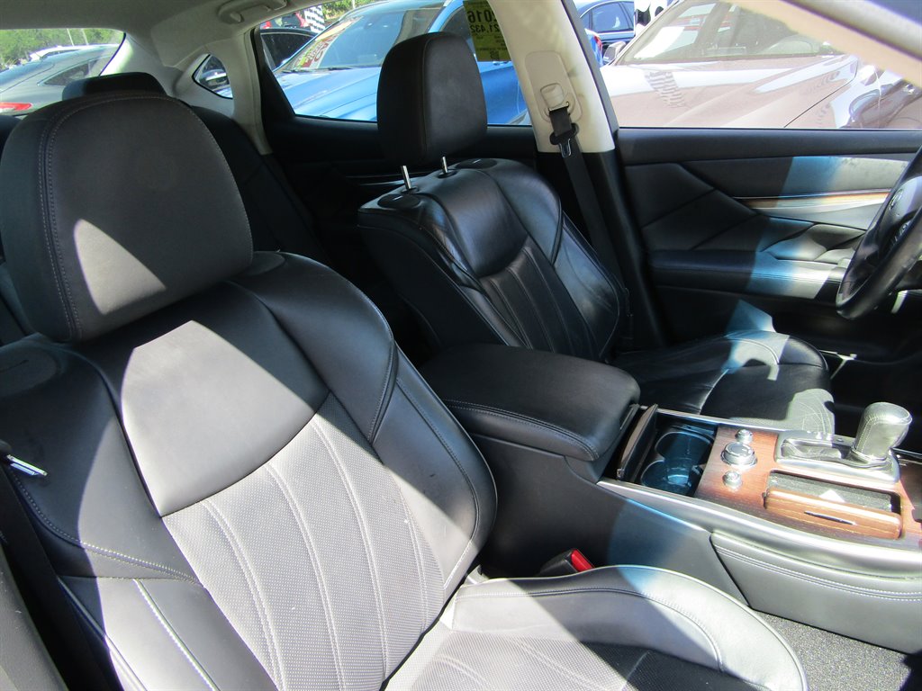 2016 Infiniti Q70L 3.7 photo