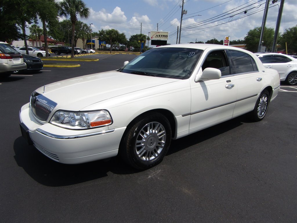 2006 Lincoln Town Car Signature Limited photo