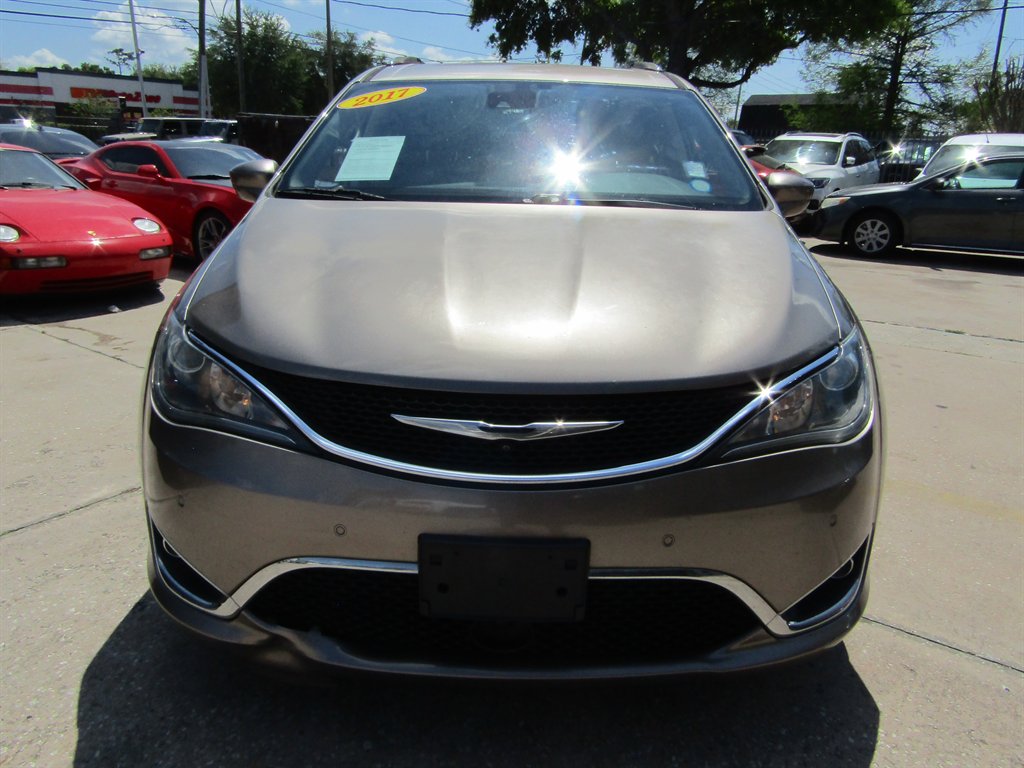 2017 Chrysler Pacifica - $10,999