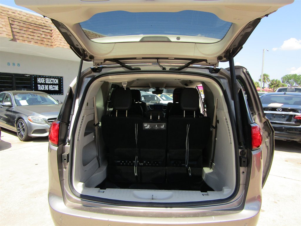 2017 Chrysler Pacifica - $10,999