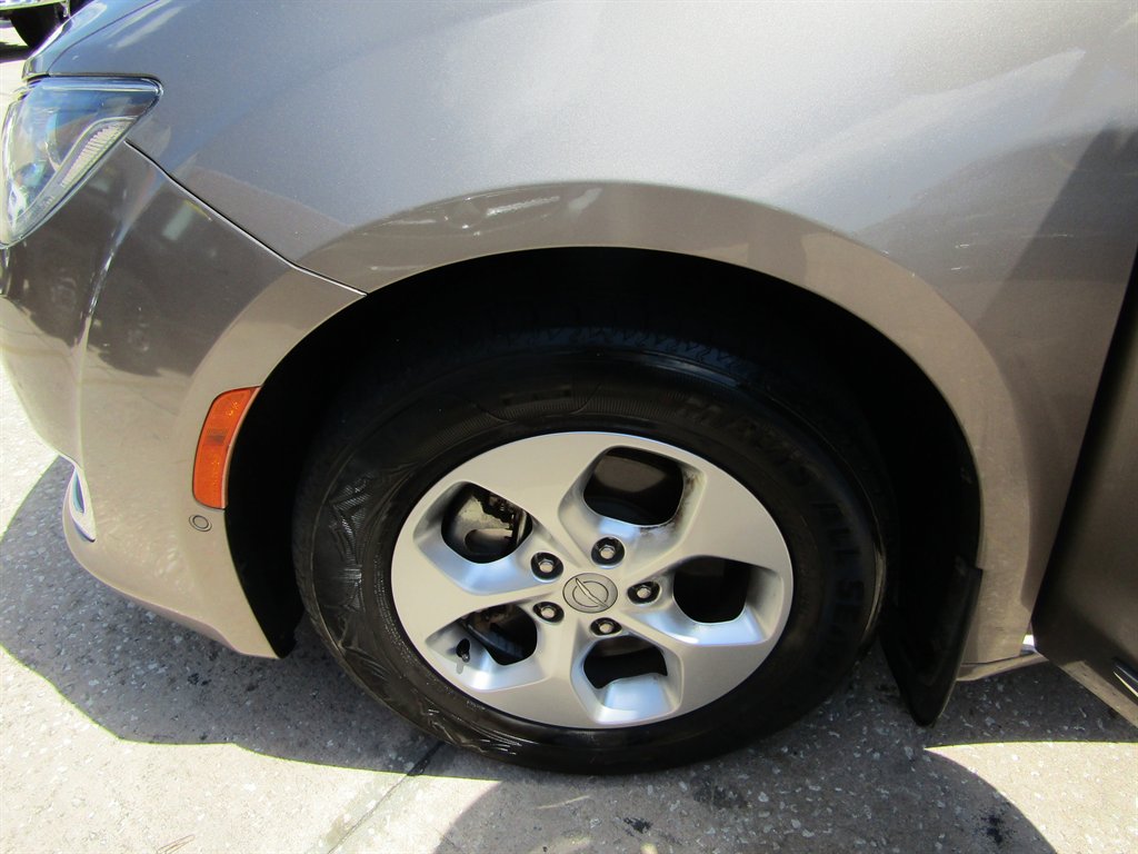2017 Chrysler Pacifica - $10,999
