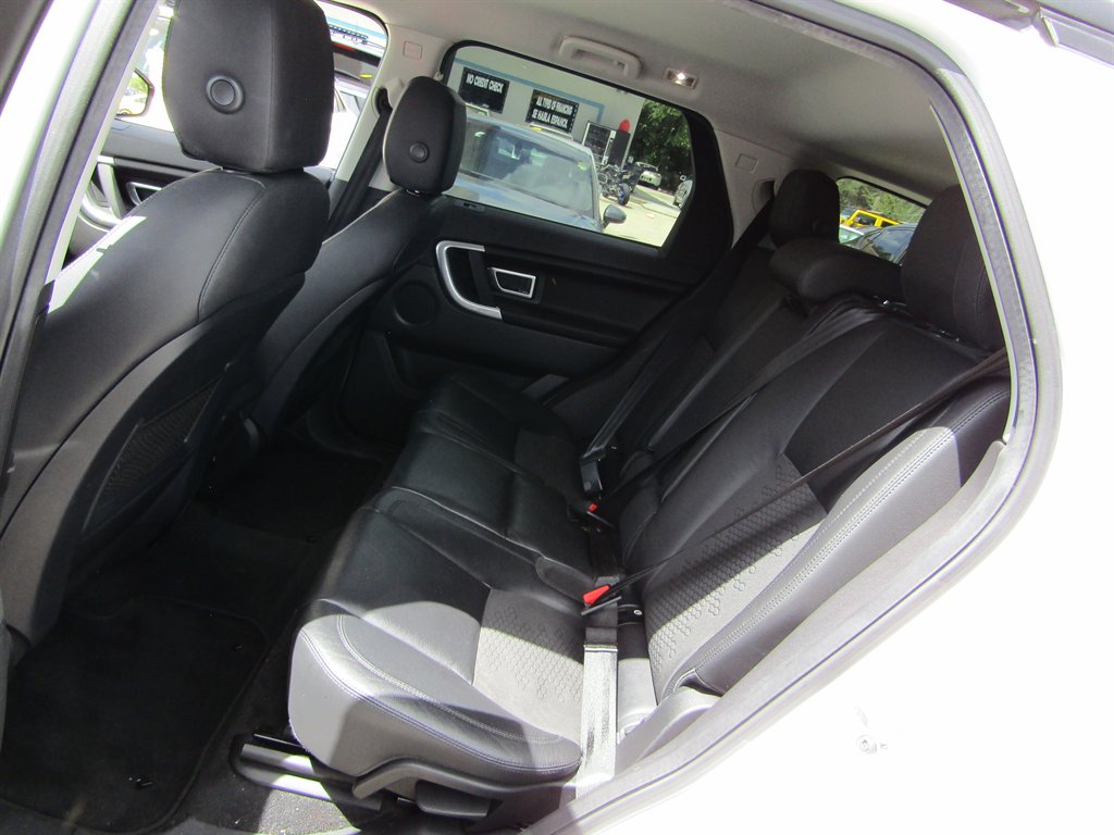 2017 Land Rover Discovery - $11,999