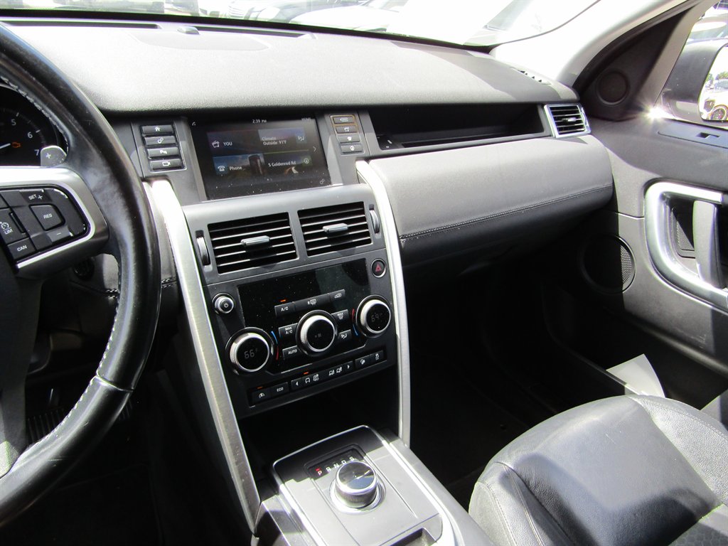 2017 Land Rover Discovery - $11,999