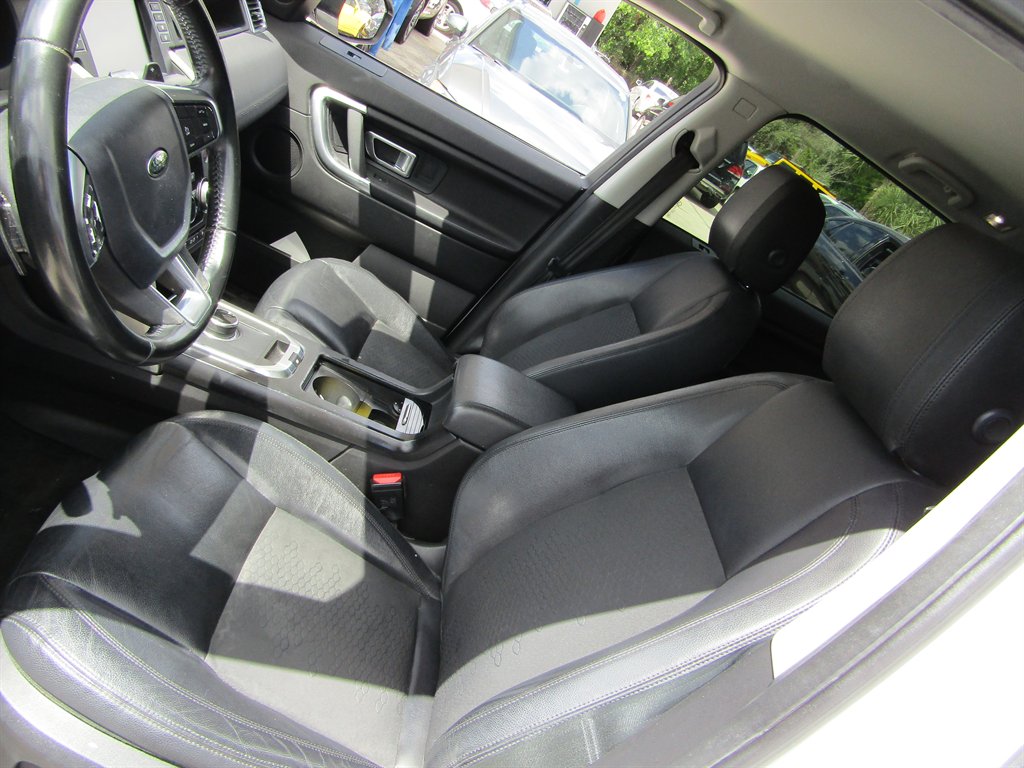 2017 Land Rover Discovery - $11,999