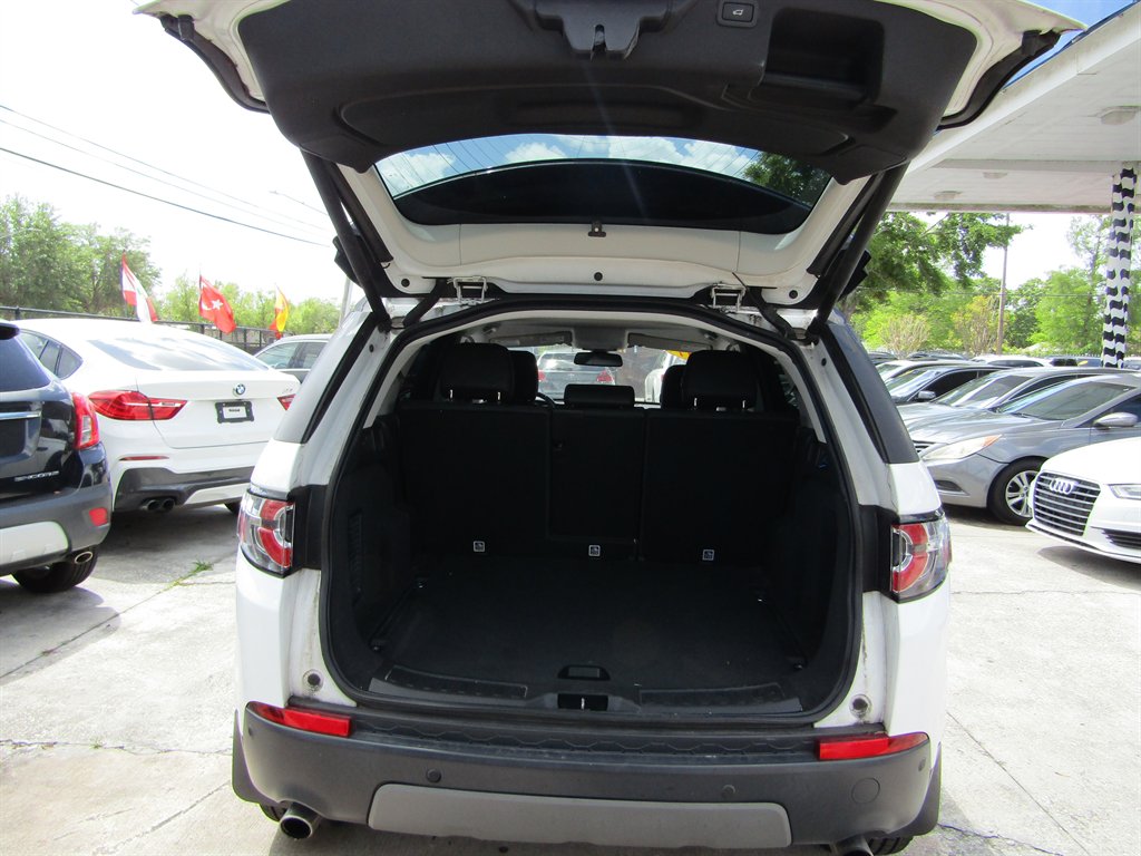 2017 Land Rover Discovery - $11,999