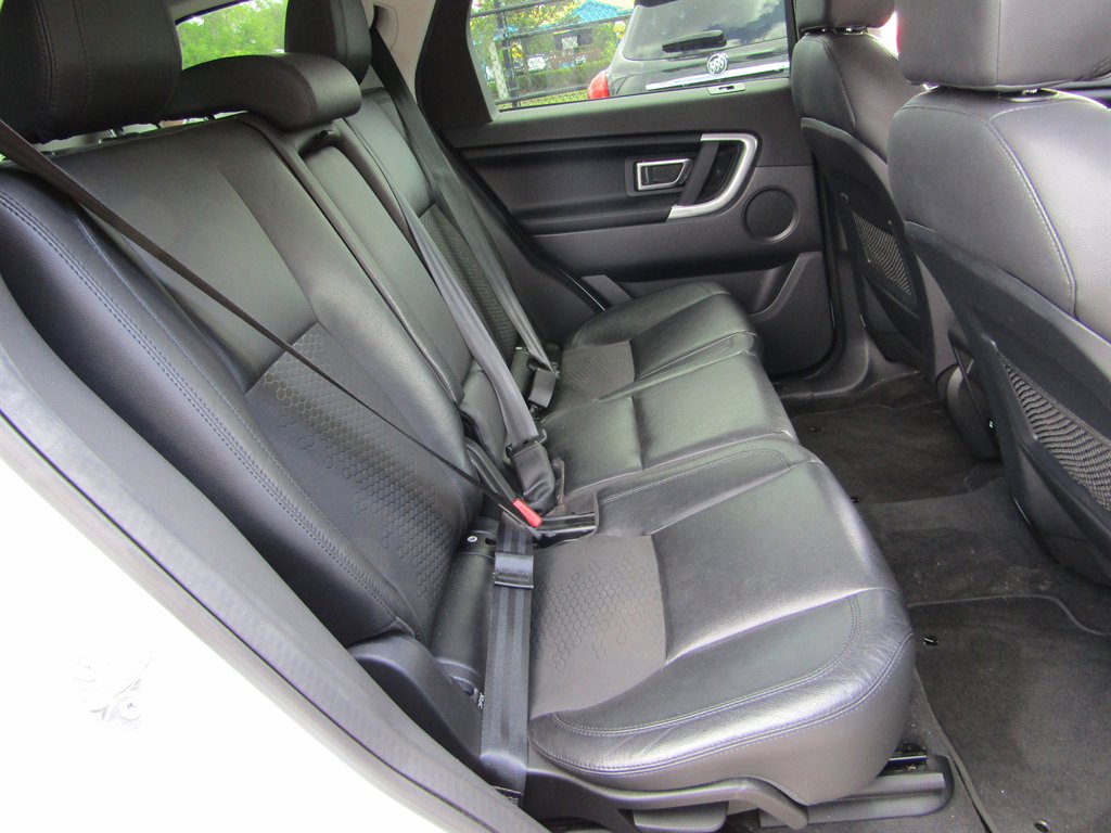 2017 Land Rover Discovery - $11,999