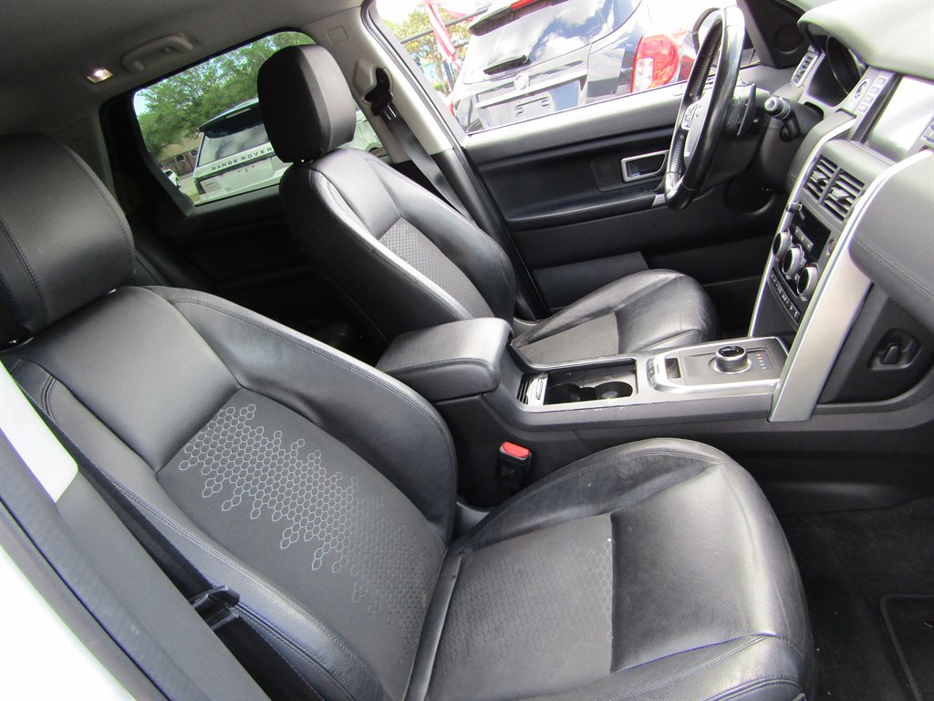 2017 Land Rover Discovery - $11,999