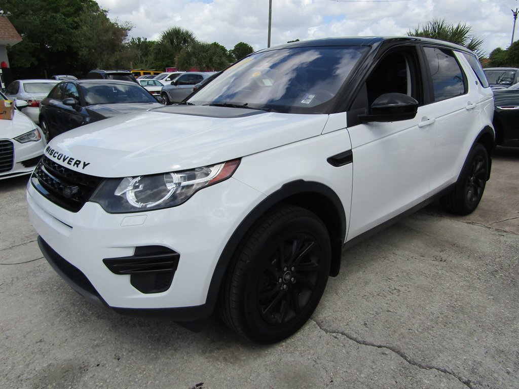 2017 Land Rover Discovery - $11,999