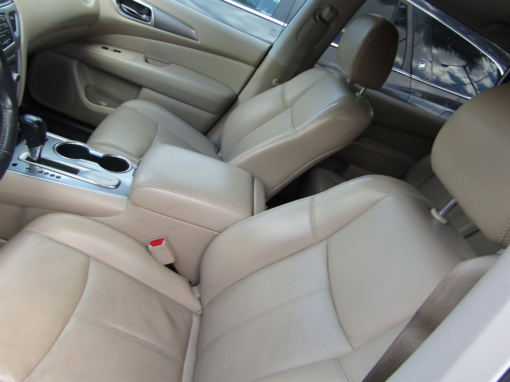 2017 Nissan Pathfinder - $7,000