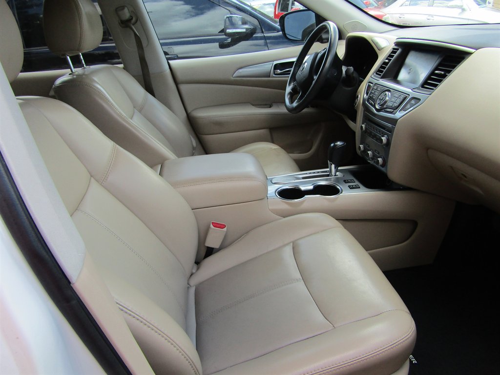2017 Nissan Pathfinder - $7,000