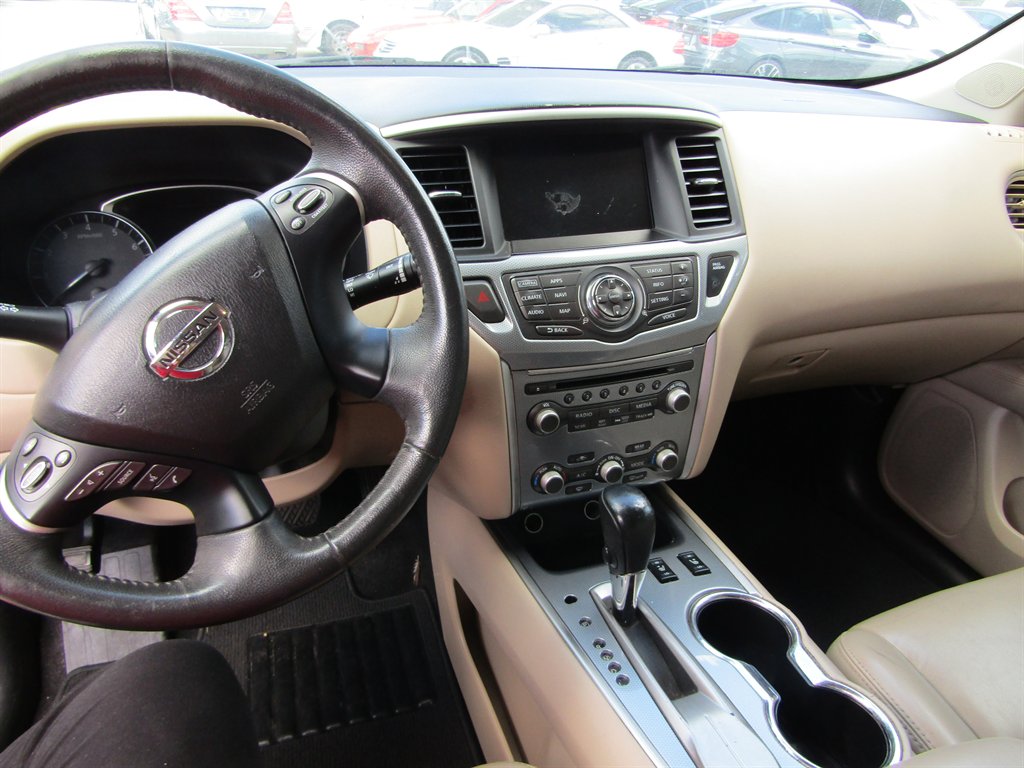 2017 Nissan Pathfinder - $7,000