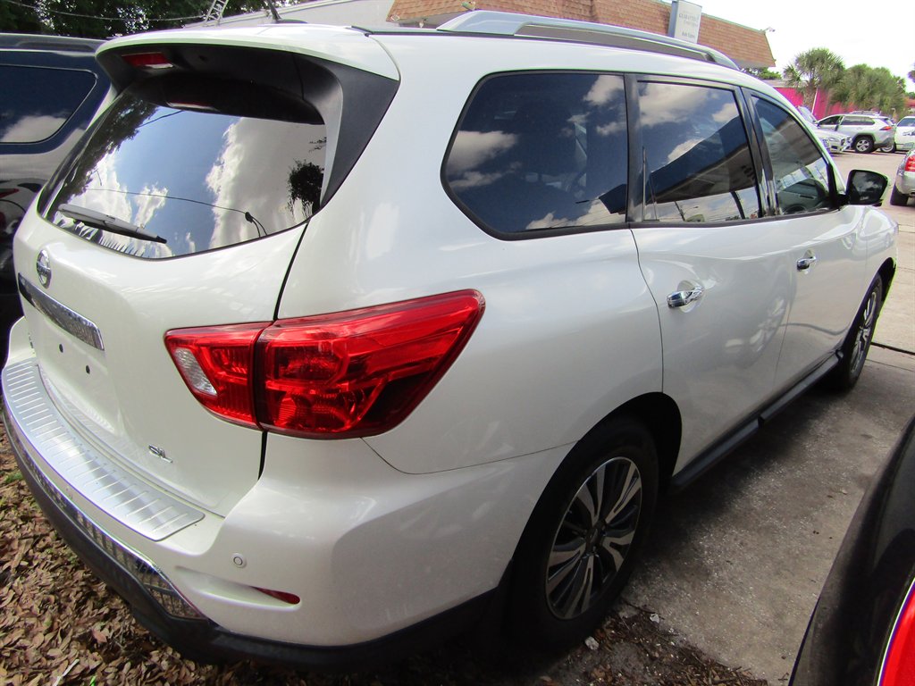 2017 Nissan Pathfinder - $7,000