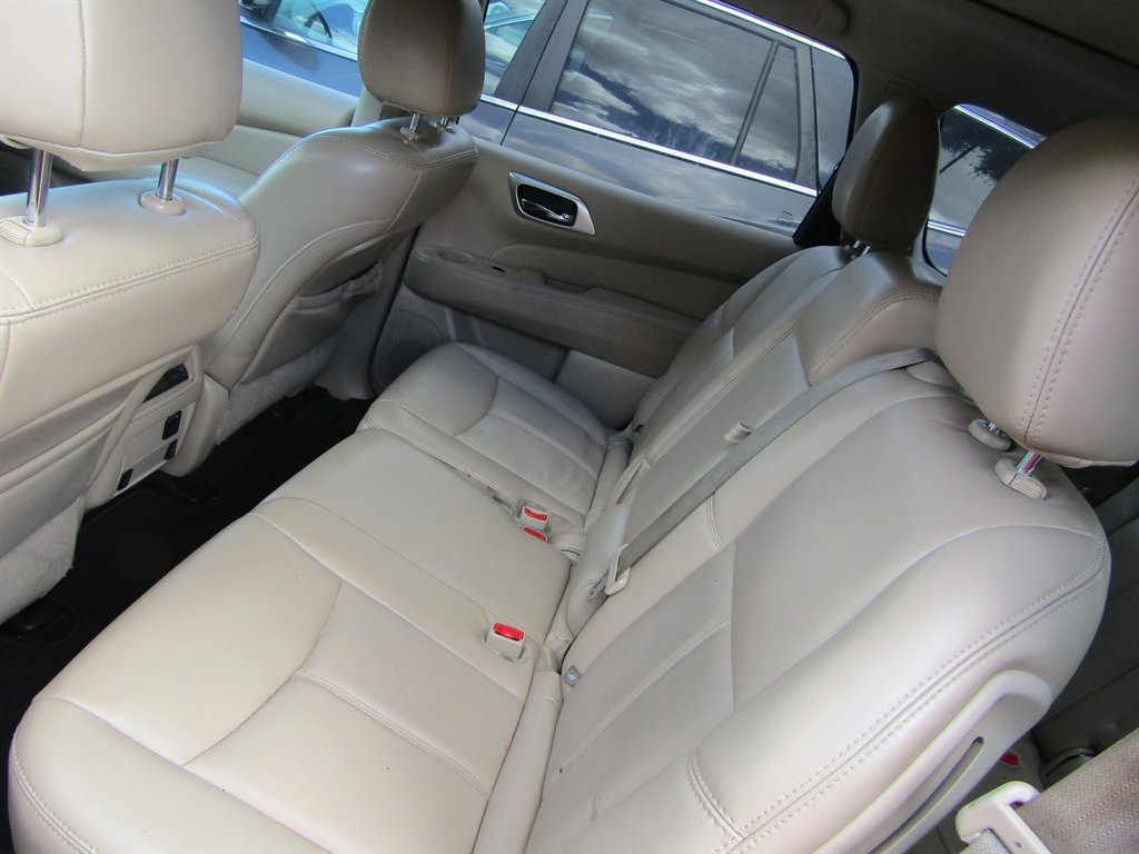 2017 Nissan Pathfinder - $7,000