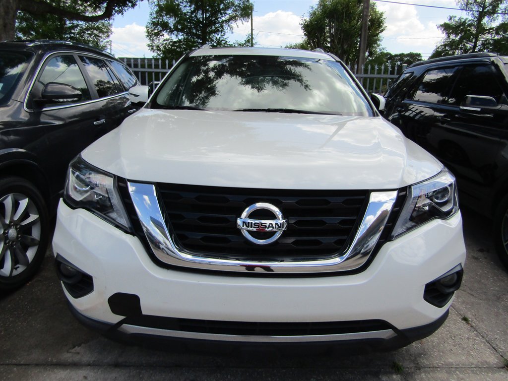 2017 Nissan Pathfinder - $7,000