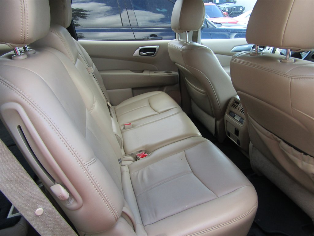 2017 Nissan Pathfinder - $7,000