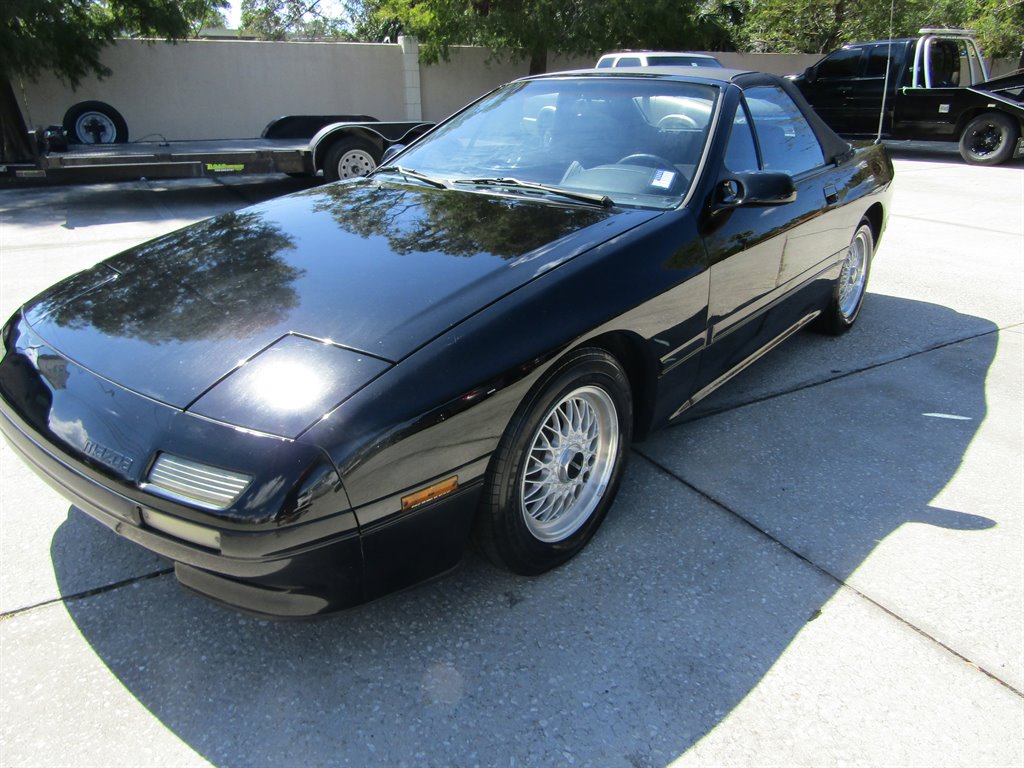 The 1990 Mazda RX-7 photos