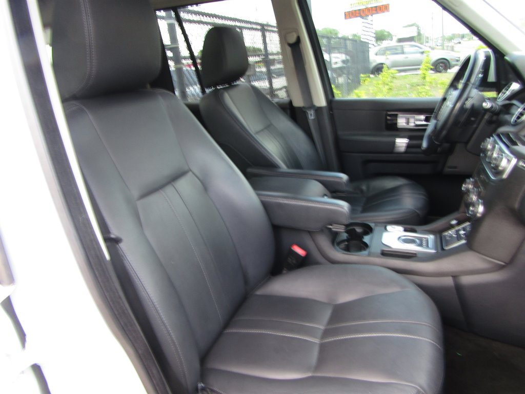 2015 Land Rover LR4 HSE photo