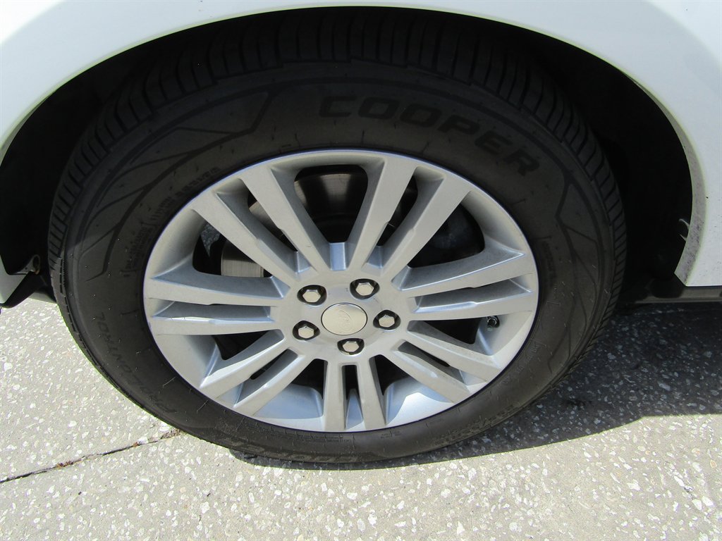 2015 Land Rover LR4 - $11,999