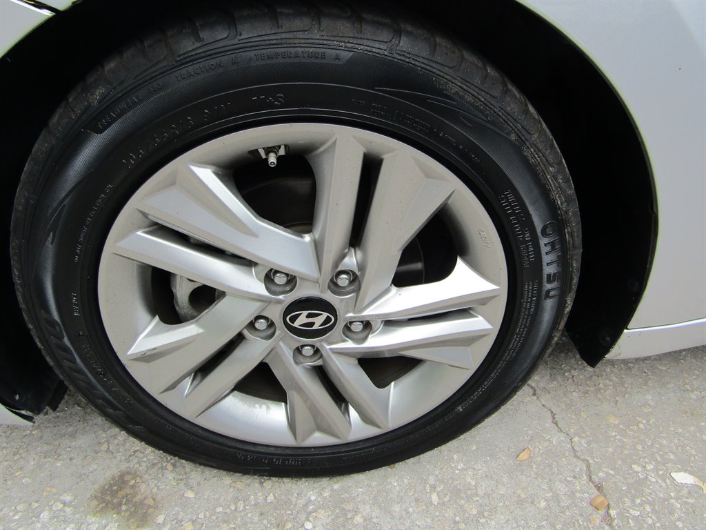 2019 Hyundai Elantra Limited photo