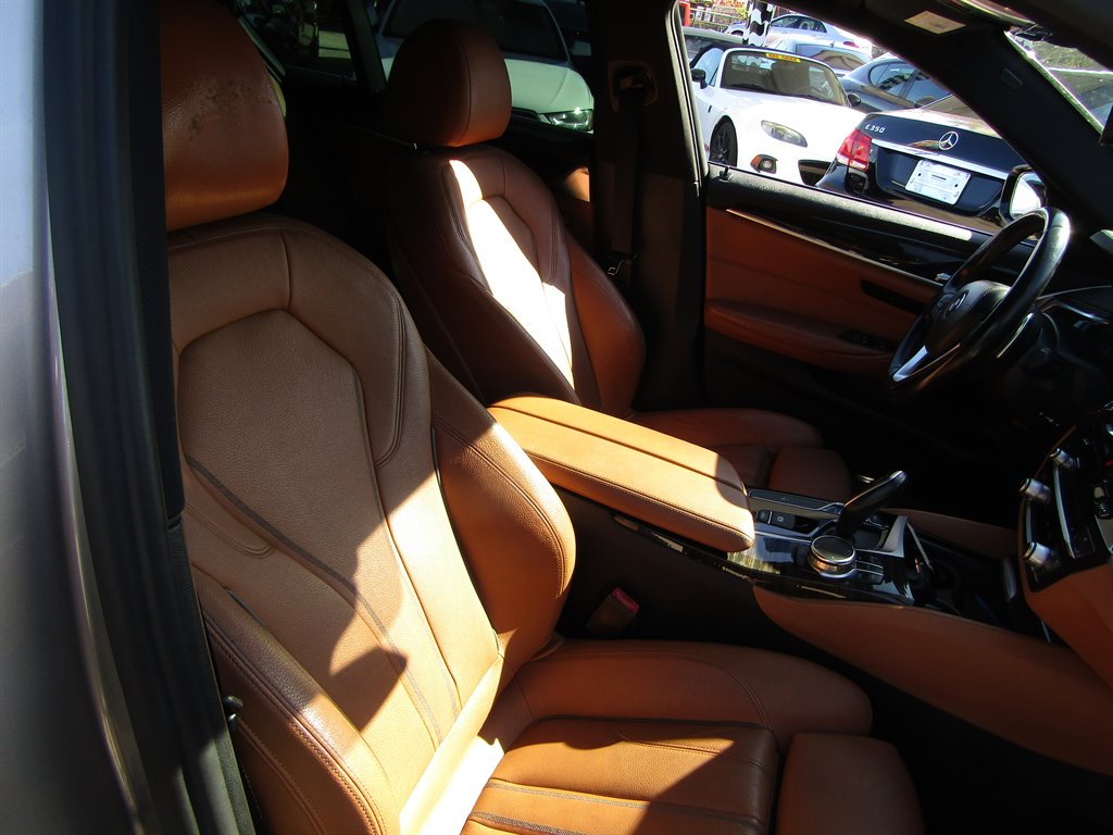 2017 BMW 5-Series 540i photo