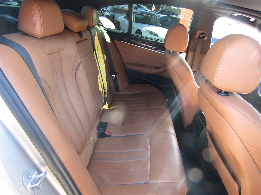 2017 BMW 5-Series 540i photo