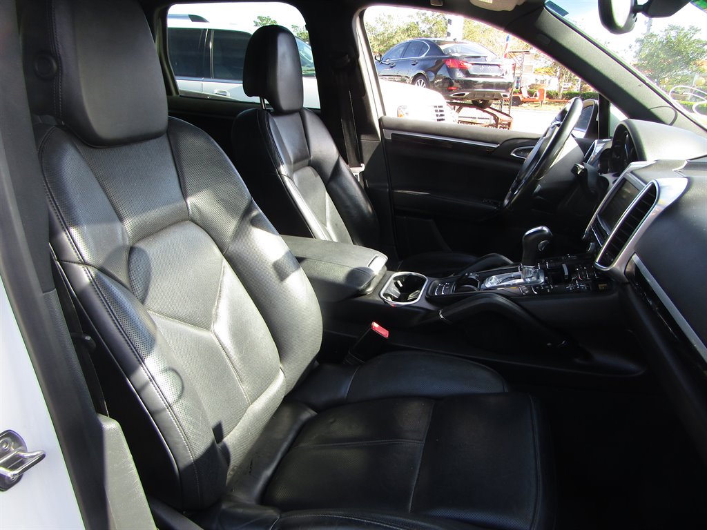 2014 Porsche Cayenne photo