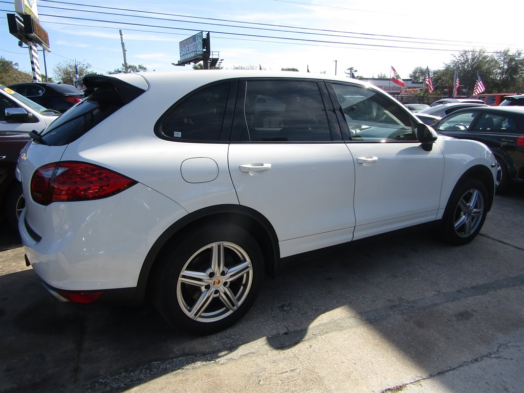 2014 Porsche Cayenne photo