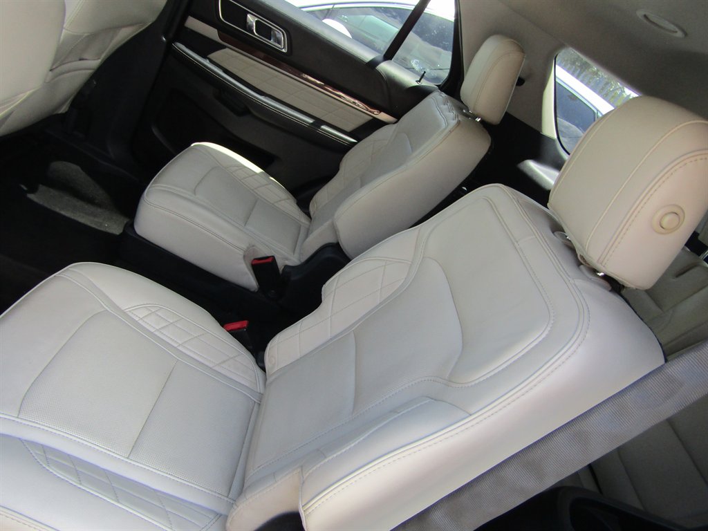 2017 Ford Explorer - $10,999