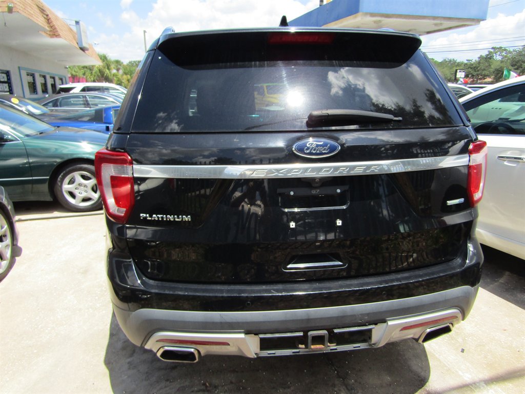 2017 Ford Explorer - $10,999