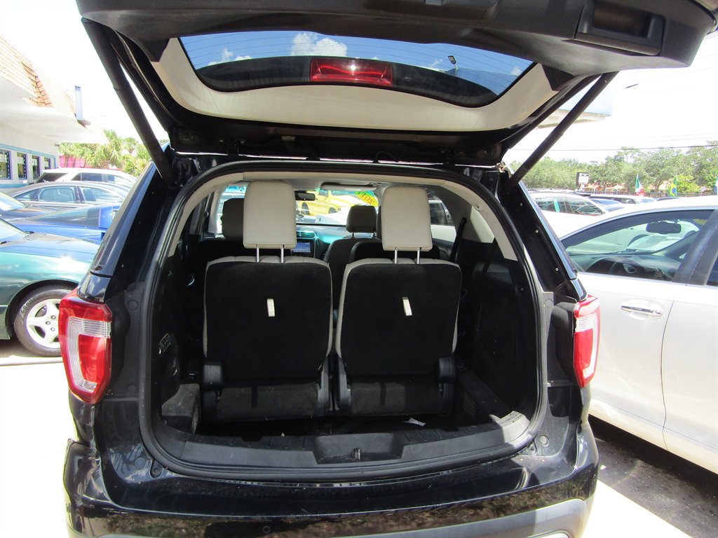 2017 Ford Explorer - $10,999