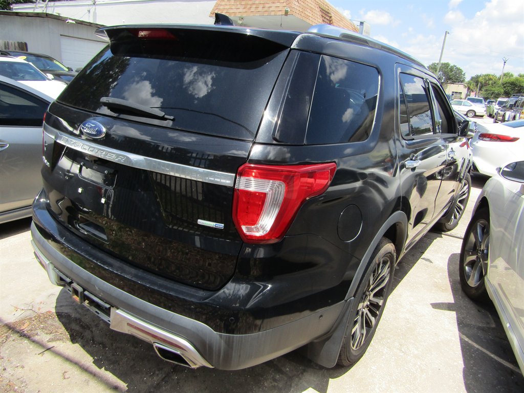 2017 Ford Explorer - $10,999