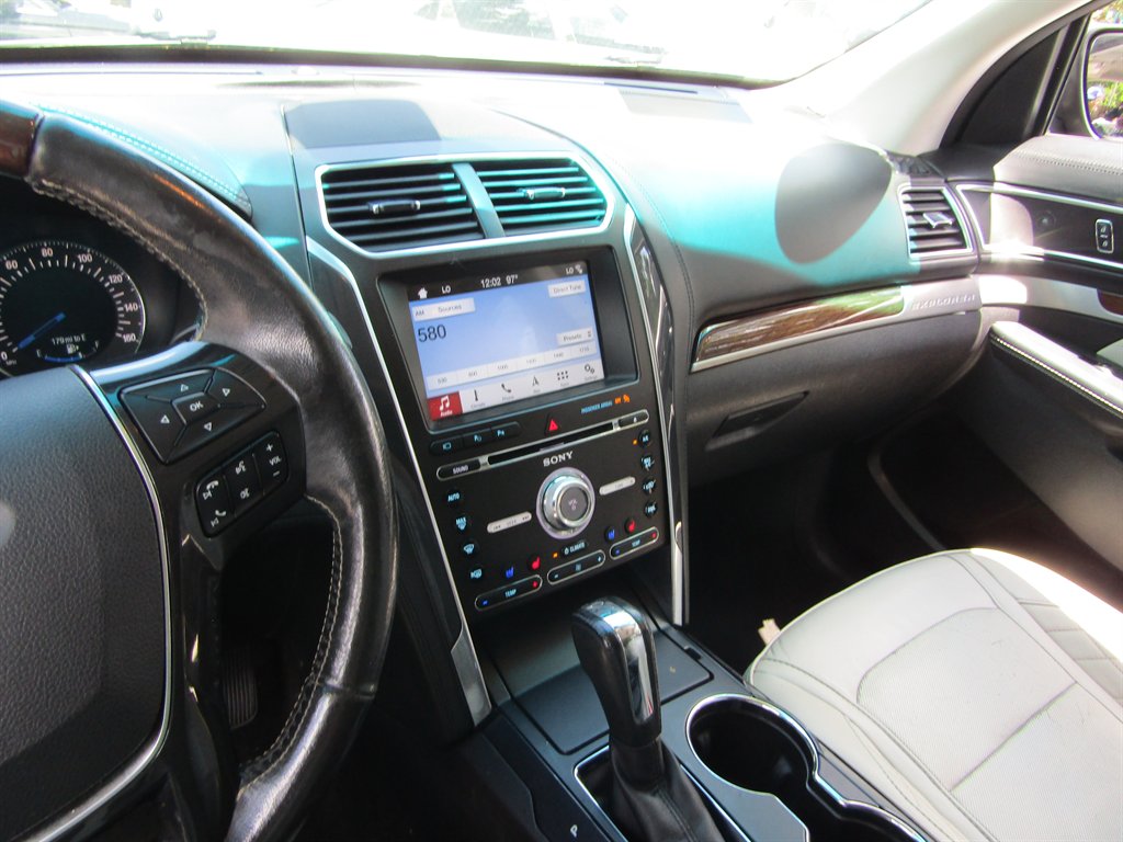 2017 Ford Explorer - $10,999
