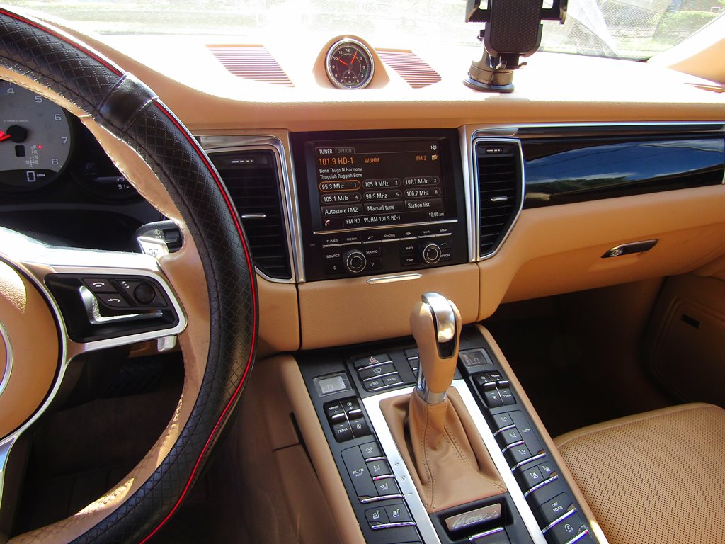 2016 Porsche Macan S photo