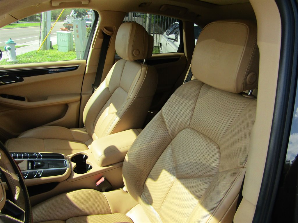 2016 Porsche Macan S photo