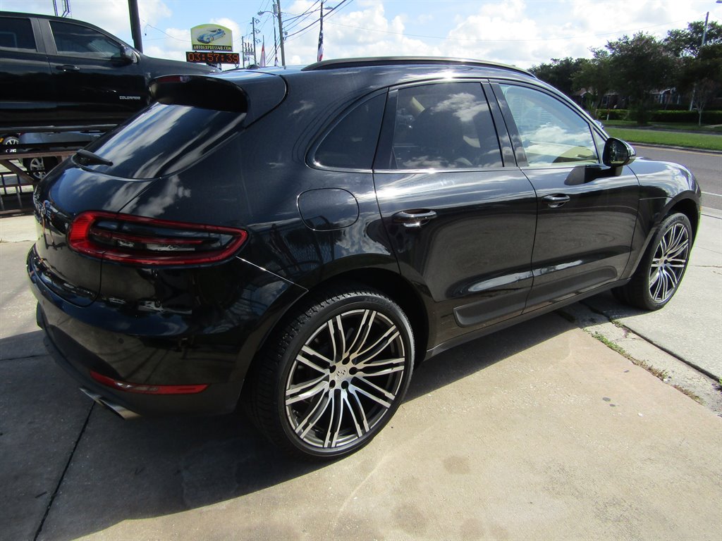 2016 Porsche Macan S photo