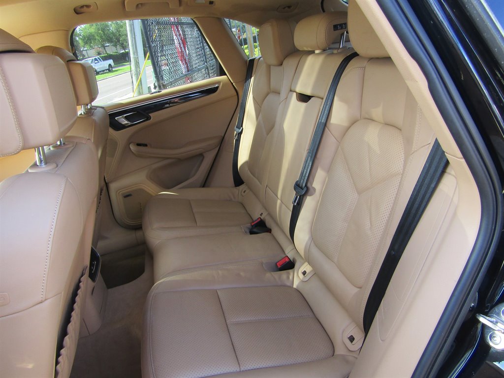 2016 Porsche Macan S photo