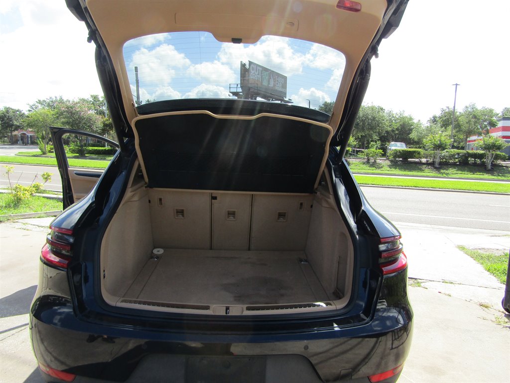 2016 Porsche Macan S photo