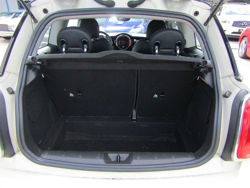 2017 MINI Hardtop Hatchback - $15,999