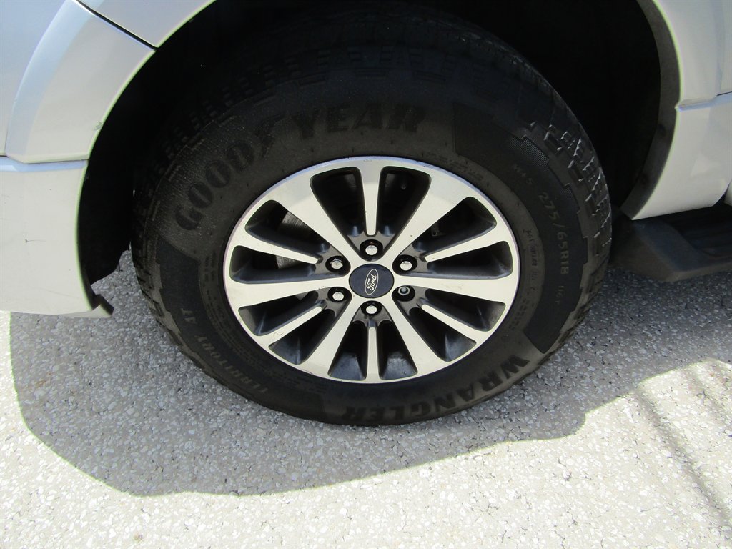 2017 Ford Expedition - $8,999