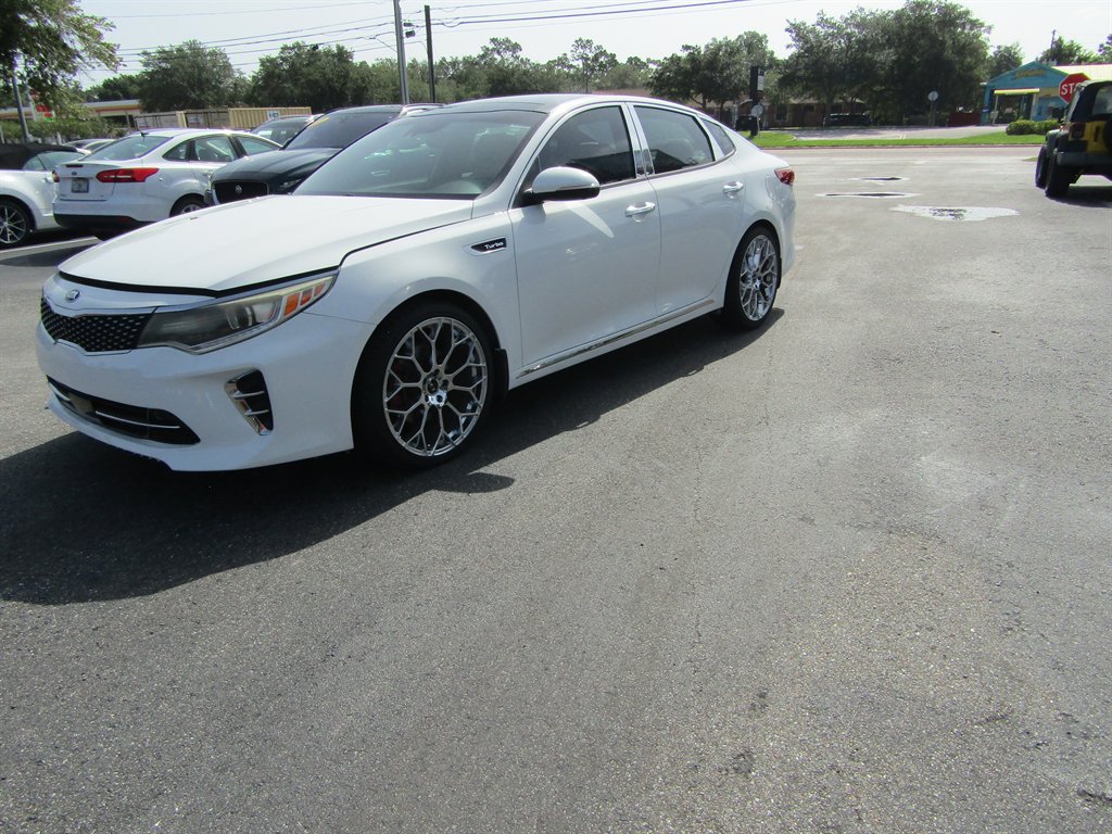 White 2016 Kia Optima Sedan Front-Wheel Drive 