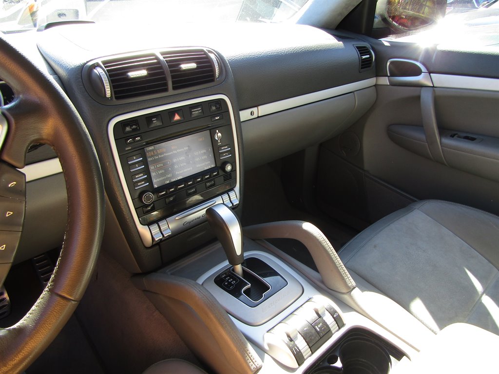 2009 Porsche Cayenne GTS photo
