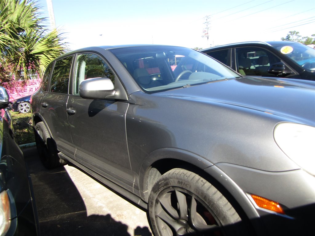 2009 Porsche Cayenne GTS photo
