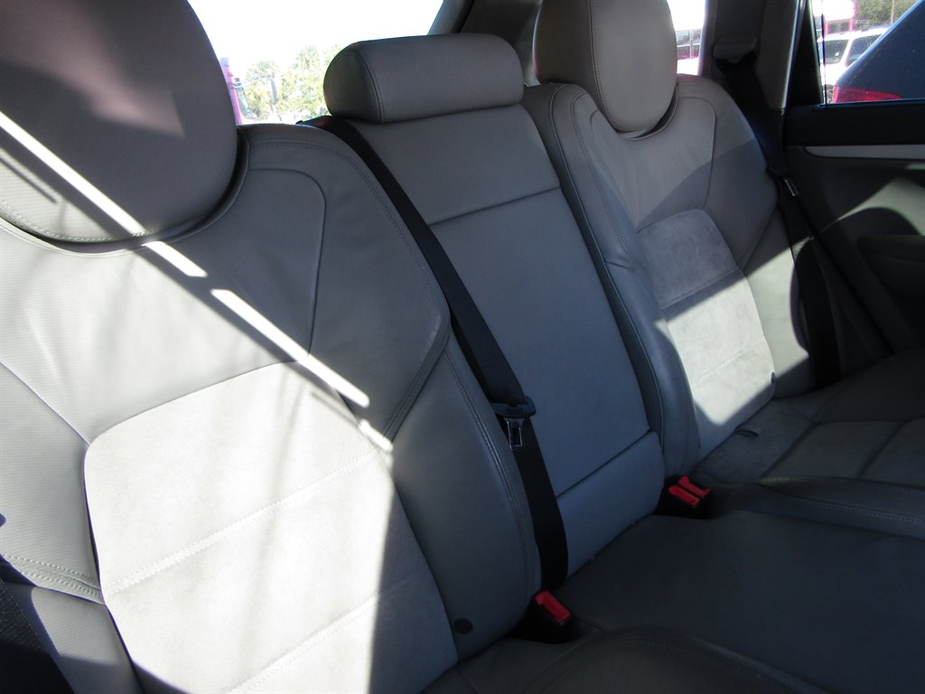 2009 Porsche Cayenne GTS photo