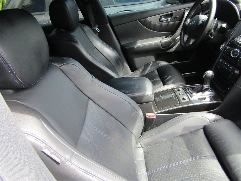 2017 INFINITI QX70 - $8,000