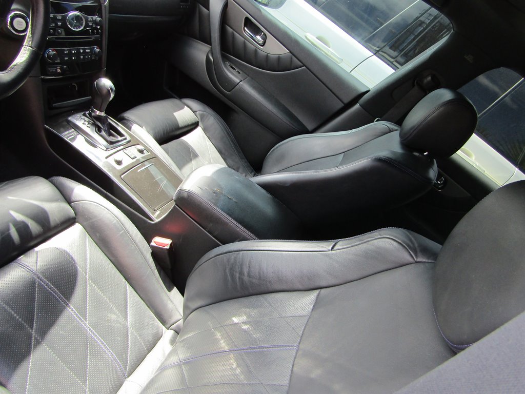 2017 INFINITI QX70 - $8,000