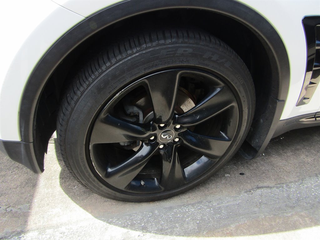 2017 INFINITI QX70 - $8,000