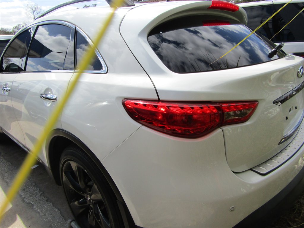 2017 INFINITI QX70 - $8,000