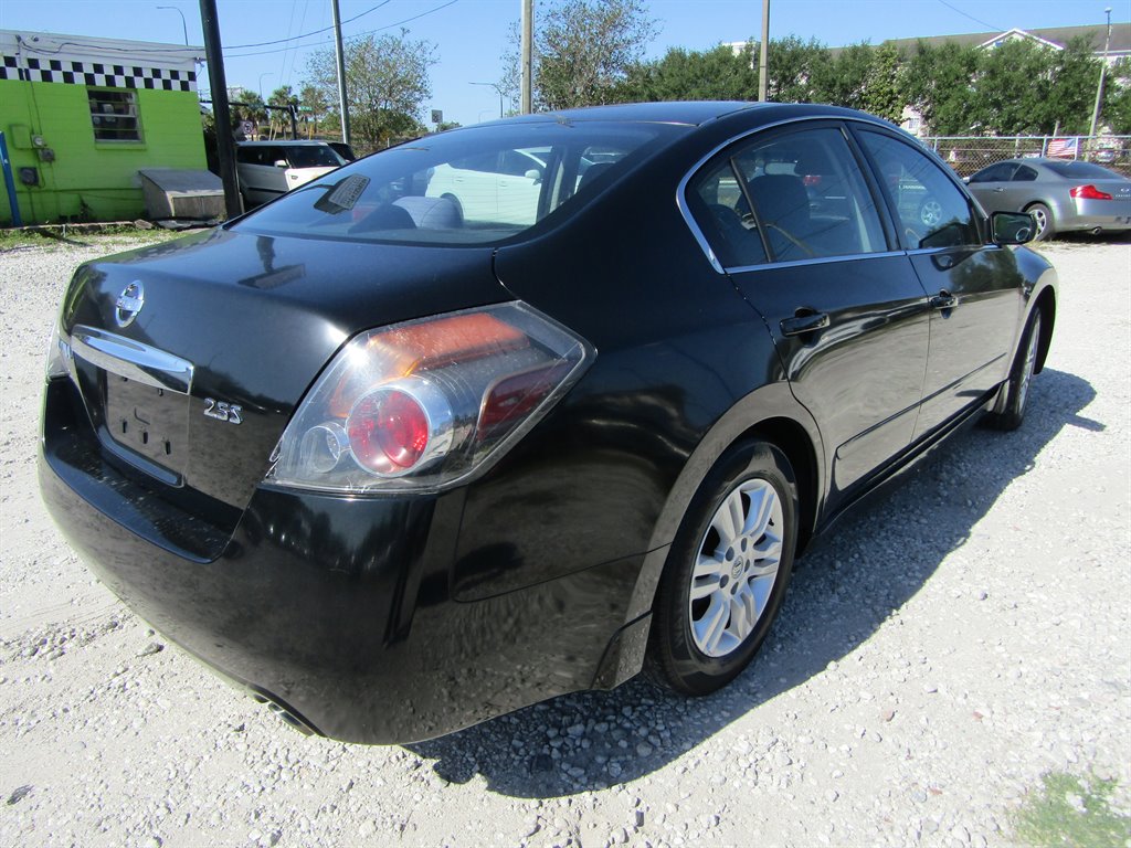 2010 Nissan Altima 2.5 photo