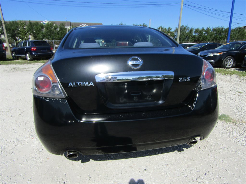 2010 Nissan Altima 2.5 photo