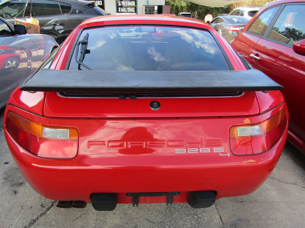 1988 Porsche 924 - $21,999